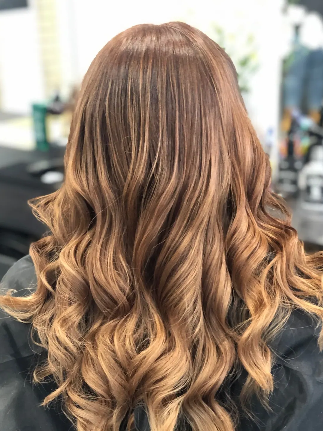 Dlhé vlasy s balayage a vlnami