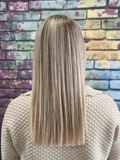 Blond melír na dlhých vlasoch
