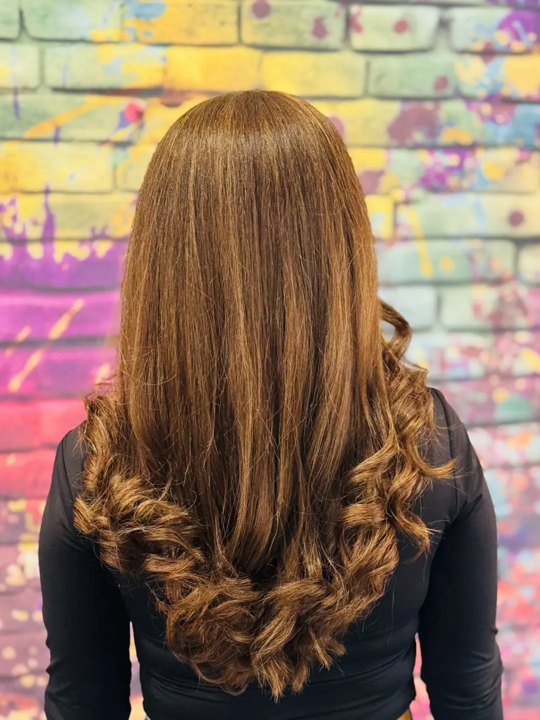 Dlhé rovné vlasy s balayage na koncoch