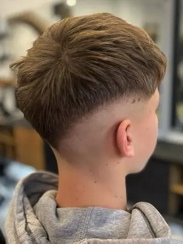 Chlapčenský strih zozadu