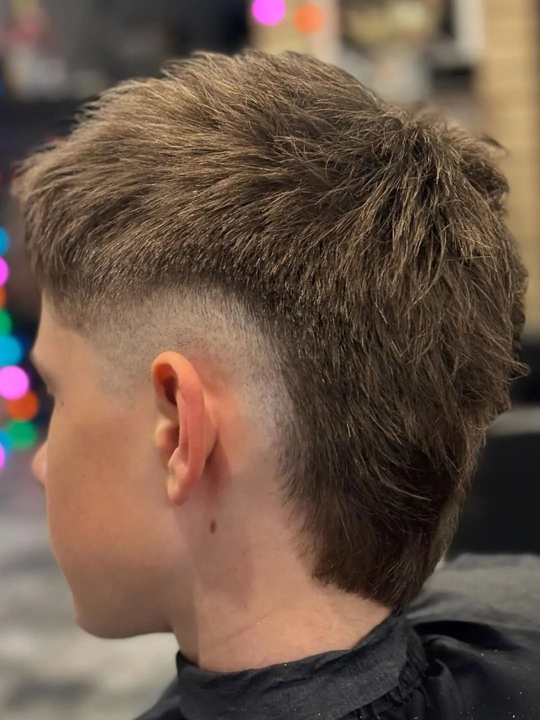 Moderný chlapčenský strih