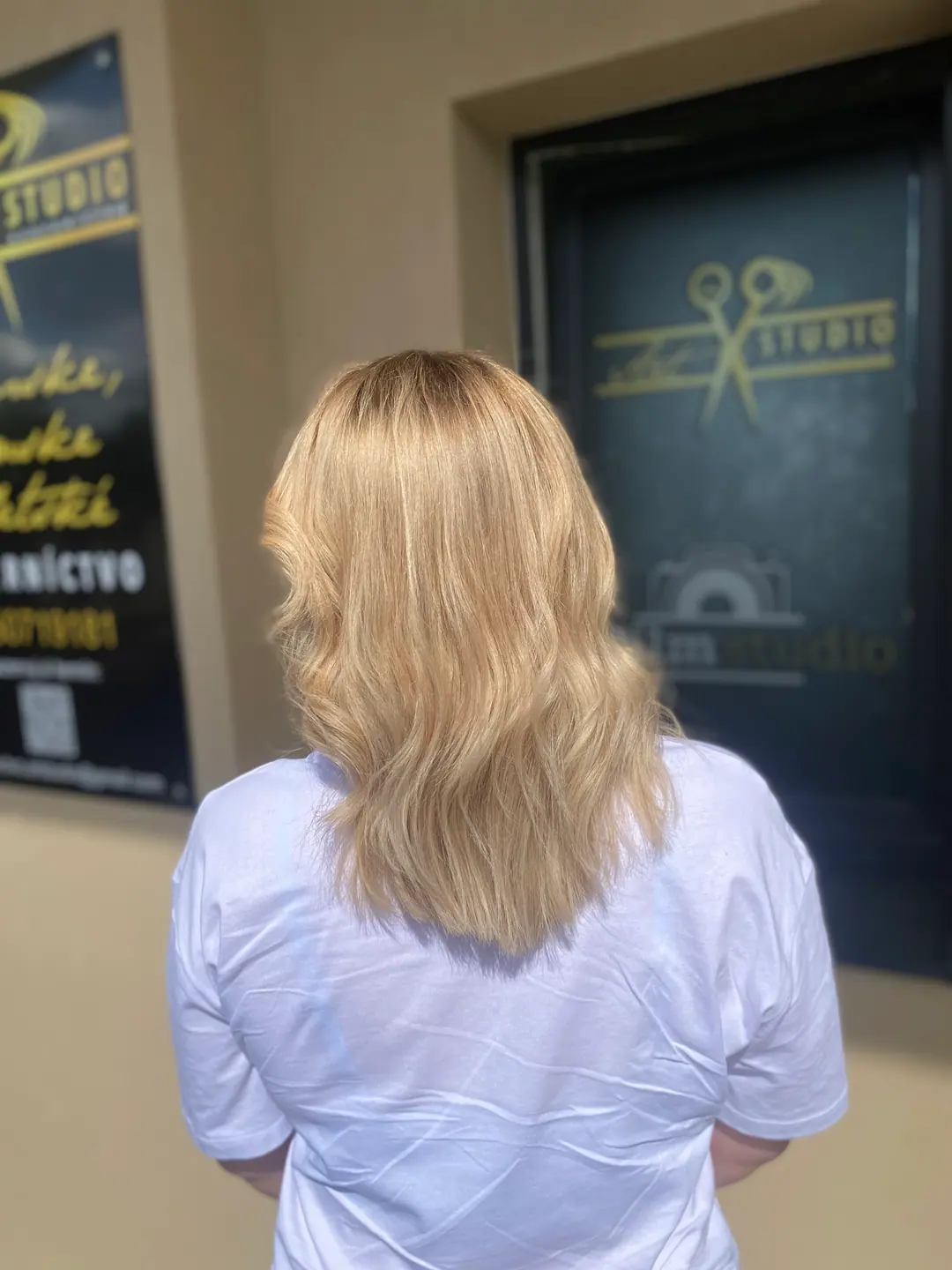 Blond bob zozadu